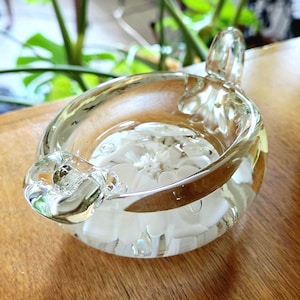 Vintage St Clair Glass Ashtray Paperweight: White Floral Controlled Bubble Art Glass
