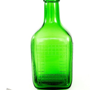 Vintage Green Square Bottle with Metal Cap and Embossed Squares Vintage 30s 40s Bild 4