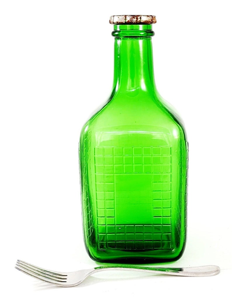 Vintage Green Square Bottle with Metal Cap and Embossed Squares Vintage 30s 40s Bild 4