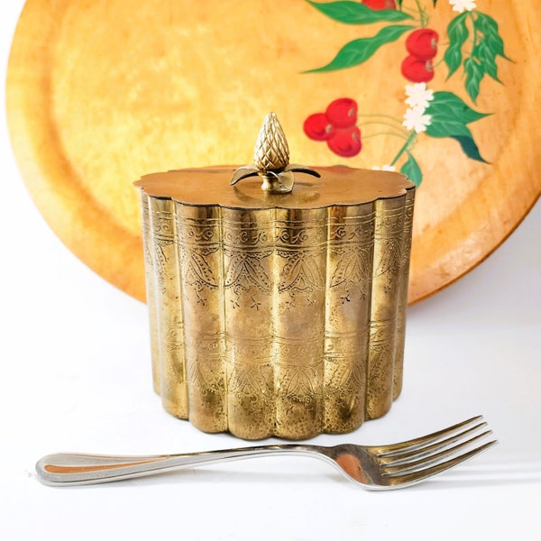 Gold Tone Or Brass Tea Caddy With Hinged Lid, Pineapple Knob, and Ornate Scalloped Sides Vintage 60s