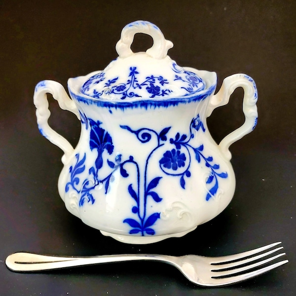 Oversized Flow Blue Sugar Bowl By J&G Meakin Hanley In Semi Porous Colonial Pattern, Antique 1907