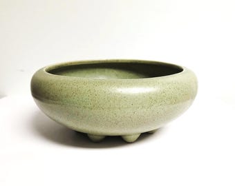 Green Haeger 3758 USA Round Planter, Speckled Matte Sage Ceramic Bulb Bowl