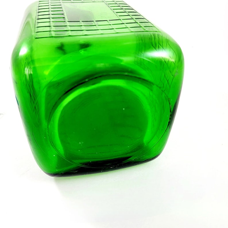 Vintage Green Square Bottle with Metal Cap and Embossed Squares Vintage 30s 40s Bild 9