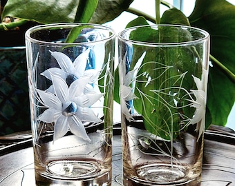 Crystal Etched Floral Drinking Glass, Set of 2, Daisy Flower Beverage, 8 Ounce, Vintage