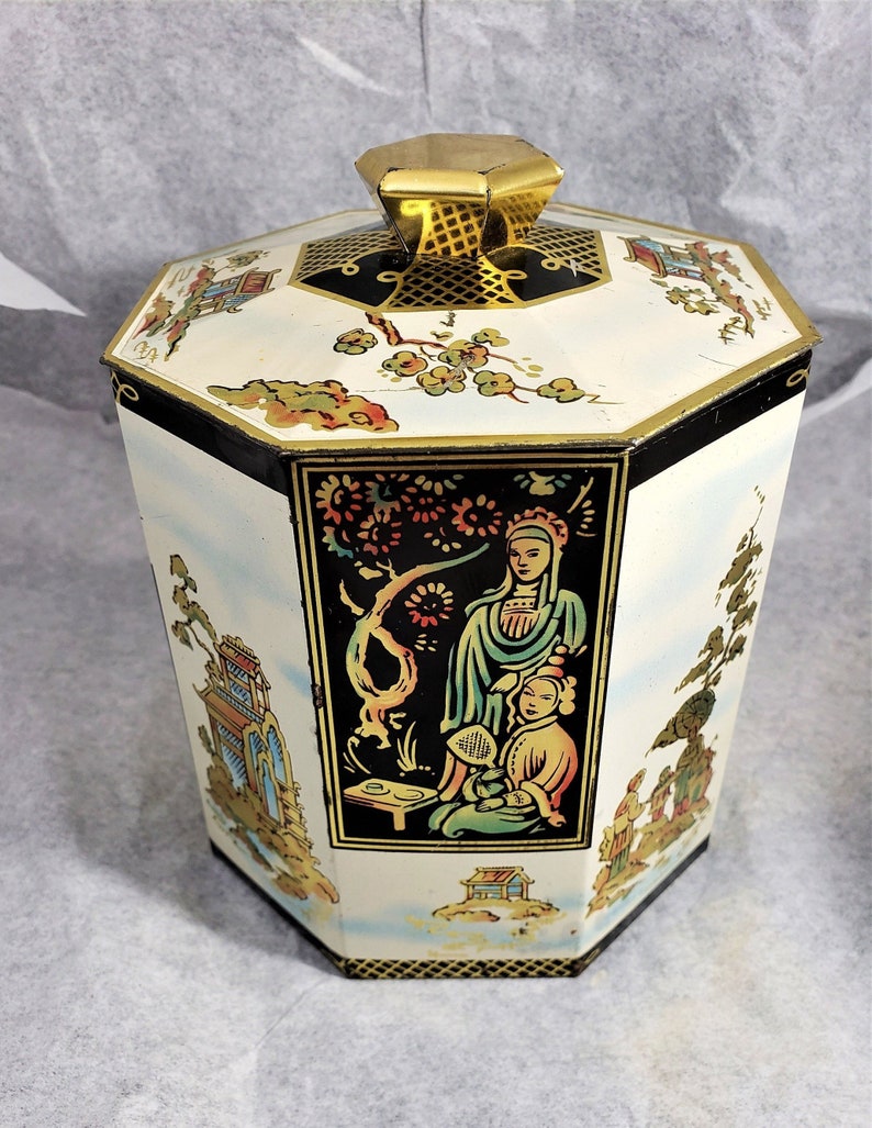 Peek /& Co Octagon English Tea Tin Featuring Oriental Women and Pagodas Frean