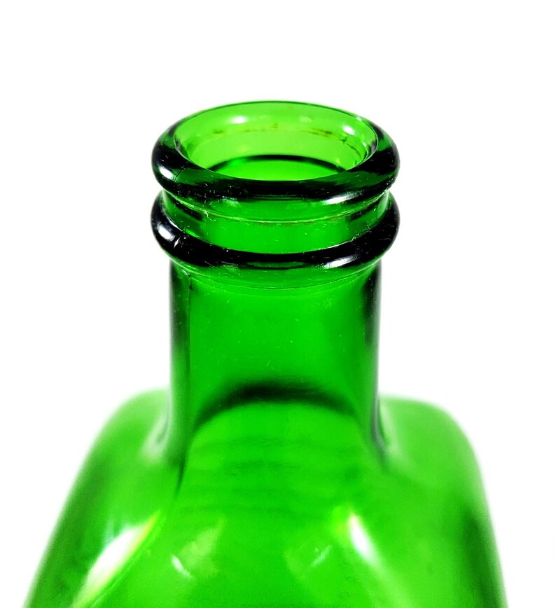 Vintage Green Square Bottle with Metal Cap and Embossed Squares Vintage 30s 40s Bild 8