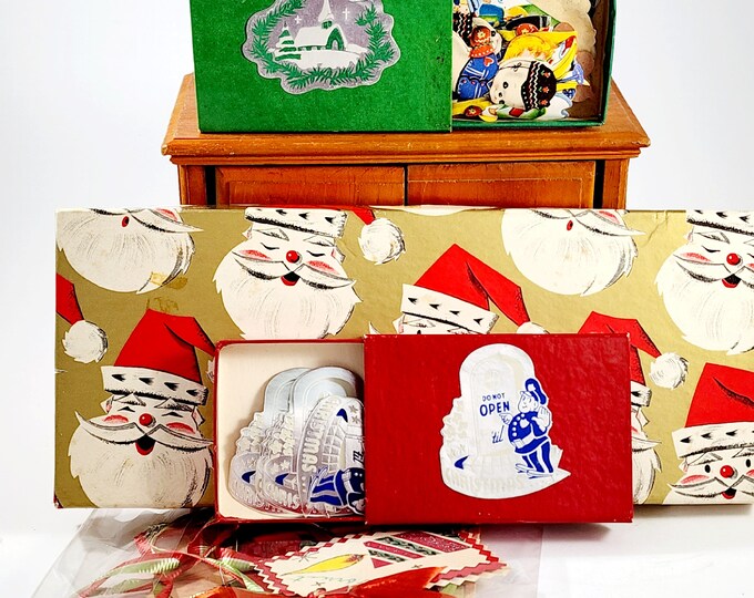 Bundle of 50s Kitschy Santa Gift Box With 12 Die Cut Stickers, Seals
