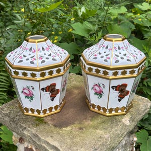 Vintage Pair Vista Alegre Floral Insect Butteryfly Lidded Potpourri Cache Pots