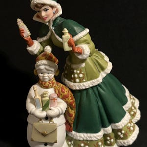2003 Avon Mrs Albee Award Mrs Albee with Snowman Figurine