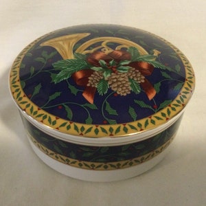 Vintage Christmas Mikasa Holiday Music Pattern Lidded Round Box