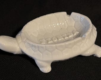 Vintage White Ceramic Figural Turtle Florida Souvenir Ashtray
