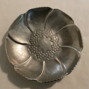 Vintage Buenilum Hand Wrought Aluminum Flower Blossom Dish