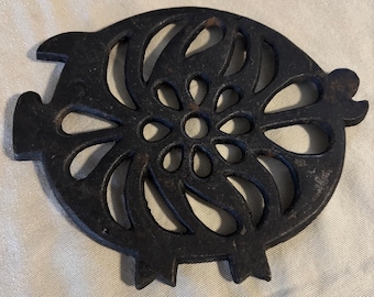 Vintage Retro Pig w/ Flower Detail Trivet