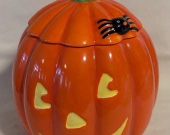 Vintage Hallmark Ceramic Halloween Jack O Lantern w/ Spider Lidded Treat Jar