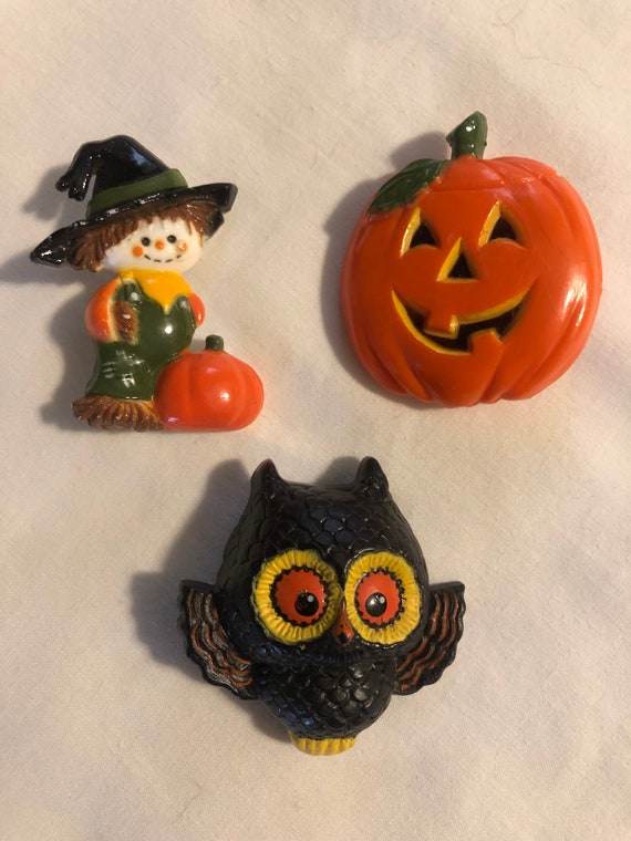 3 Vintage Hallmark Halloween Pins  Scarecrow, Owl 