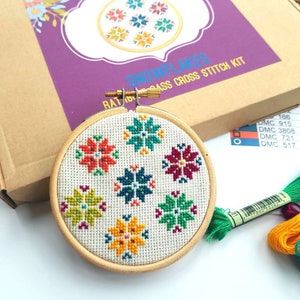 Modern Cross Stitch Kit With Hoop - Snowflakes 18 Count