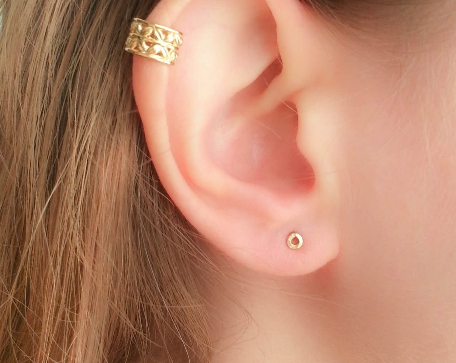 Round small earrings deals