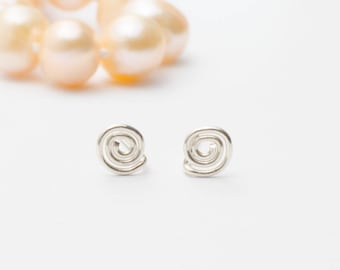 Fête des Mères - Petits clous d'oreilles en spirale - Petites boucles d'oreilles tourbillon - Boucles d'oreilles en spirale en argent - Bijoux minimalistes - Cadeau pour maman