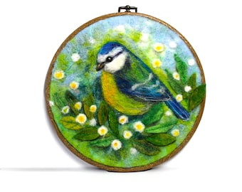 Cuadro de fieltro de lana con pájaro primaveral de herrerillo común