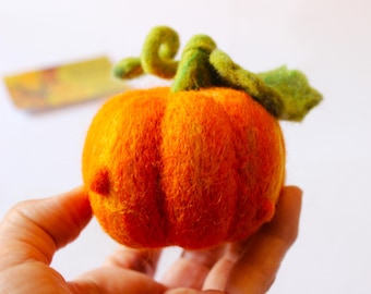 Calabaza de lana de fieltro para decoración otoñal