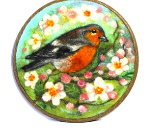 Cuadro de fieltro de pájaro pinzón primaveral en marco redondo