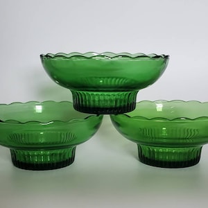 Emerald Green Glass Bowls E.O. Brody Cleveland USA Vintage Dishes Set of 3 Scalloped Edge Bowls Candy Dish