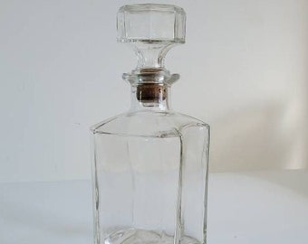 Vintage Mid Century WhiskyWineAlcohol Decanter Glass with Lid Vintage Mid Century WhiskyWineAlcohol Decanter Glass with Lid