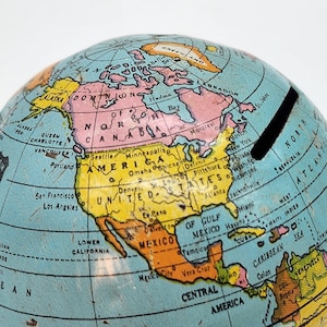 Globus Sparschwein Vintage Weltkarte Geld Münzhalter Vintage 1930er Jahre Zinn Litho Metall Mini Bunte Globe Spardose Made in den USA