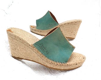 High wedge espadrille clog. High wedge espadrille clog in green leather. Open-heel espadrille wedge sandal. Green leather espadrille wedge clog.