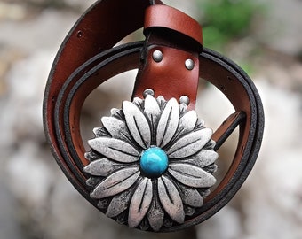 Women's leather belt. Leather belt with flower. Flat leather belt. Boho belt with daisy. Wide belt with daisy. Gift for her