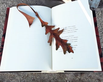 Oak leaf bookmark. Leather reading point. Oak leaf bookmark for book. Leaf-shaped page pass. Readers detail gift