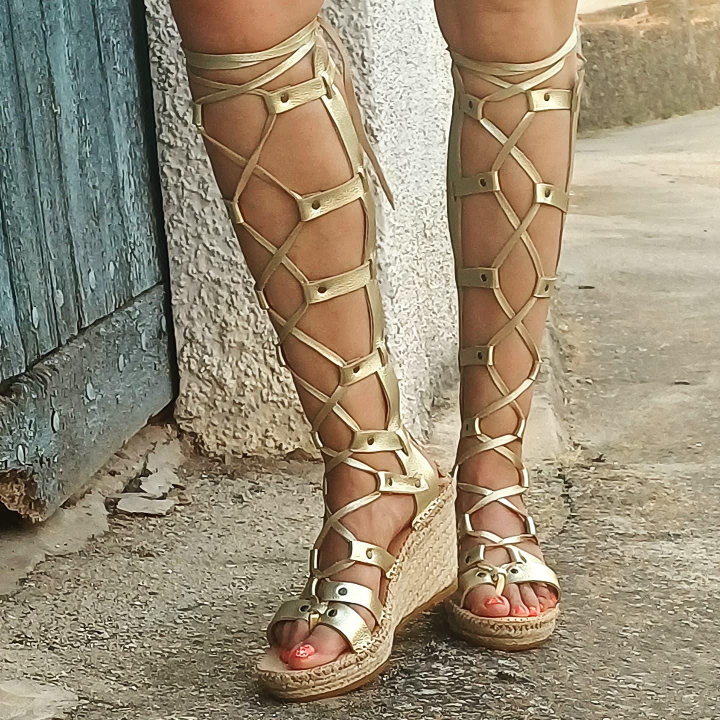 Sandali stile gladiatore e incrociati da donna Italia