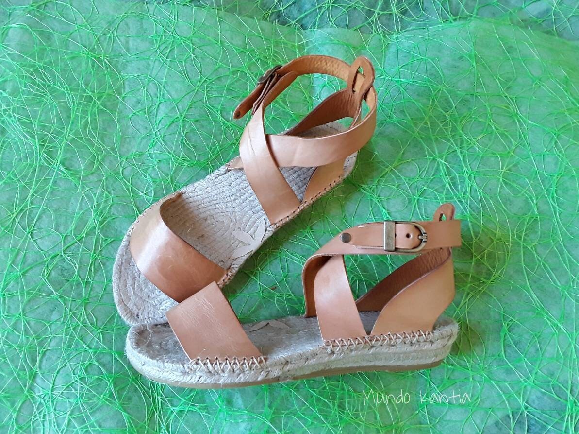 Two strip wide ankle strap espadrilles. Vegetable tannin tanned leather espadrilles. Natural jute sole. Number 35 to 42. Two strip wide ankle strap espadrilles. Vegetable tannin tanned leather espadrilles. Natural jute sole. Number 35 to 42.