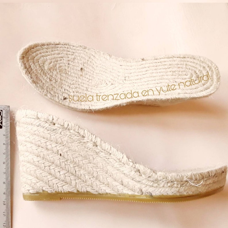 Espadrille tiras anchas cruzadas. Sandalia espadrille tira ajustable piel. Espadrille cuña alta. Sandalia cuña esparto. Alpargata cuña alta imagen 9