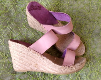 Espadrille high wedge destalonada. Espadrille wedge two strips skin. High wedge sandal esparto heel uncovered. High wedges barefoot skin