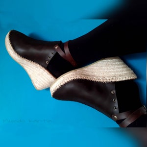 Zueco espadrille cuña esparto. Zueco mule cuña esparto. Zueco  mule piel. Espadrille mule cuña. Zueco espadrille piel hecho a mano