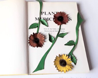 Sunflower flower bookmark. Sunflower flower page turner. Reading point. Pretty flower bookmark. Beautiful detail sunflower flower gift