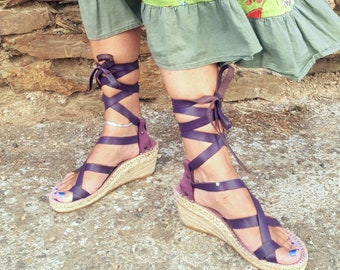 Half-wedge espadrilles sandals with long crossed straps. Esparto wedges with adjustable straps. Mid-height wedges with crossed gladiator-style straps