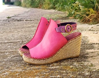 Fuchsia pink leather espadrille clog. Bohemian open clog. PeepToe espadrille clog. Natural jute wedge clog. Esparto high wedge mule clog