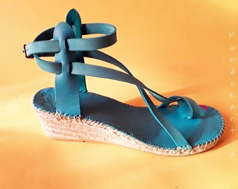 Espadrille crossed leather straps. Espadrille sandal with straps and buckle. High Roman esparto wedge. Roman sandal. Turquoise espadrille