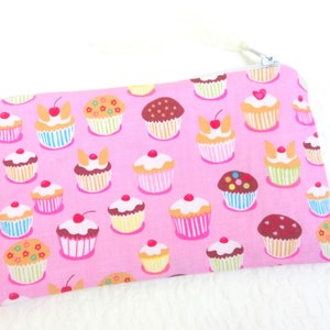 Cupcakes purse Girlfriend gift make up case Cupcakes gift for her Pouch zipped with cupcakes toiletry bag Pink Make up bag with Cipcakes