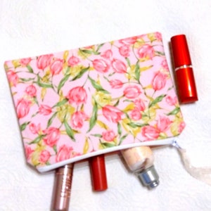 Floral purse Tulips case Gift for mom Tulips pouch zipped Tulips gift Floral toiletry bag fabric purse Tulips lover gift Cosmetic bag