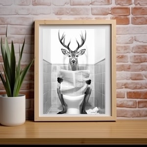 Hirschbock liest Zeitung, Hirsch auf Toilette, Lustiger Badezimmerdruck, Schwarz-Weiß, Tier auf Toilette, Whimsy Animal Art, Kinder Badezimmer Kunst