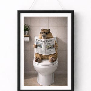 Lustige Wanddekoration mit Capybara-Motiv: Lesendes Capybara fürs Badezimmer (Digitaler Download) Bild 5