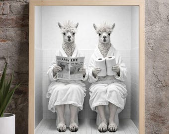Alpaka sitzt auf der Toilette – Lustiger Tierdruck (Digitaler Download)