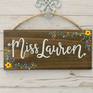 Teacher name sign, personalized teacher sign with flowers, custom teacher gift floral name plate door,last name sign with arrow appreciation