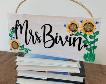 Teacher name sign, sunflower sign, personalized teacher sign sunflower decor, custom teacher gift sunflower name plate, last name sign arrow