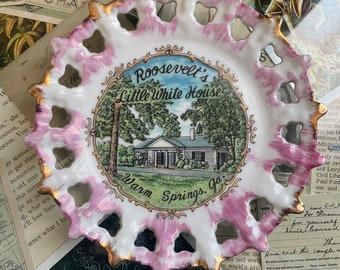 Vintage Roosevelt Little White House Rose Pink Decorative Souvenir Plate - Mid-Century Kitschy Wall Plate Georgia Langfelder Homma & Carroll