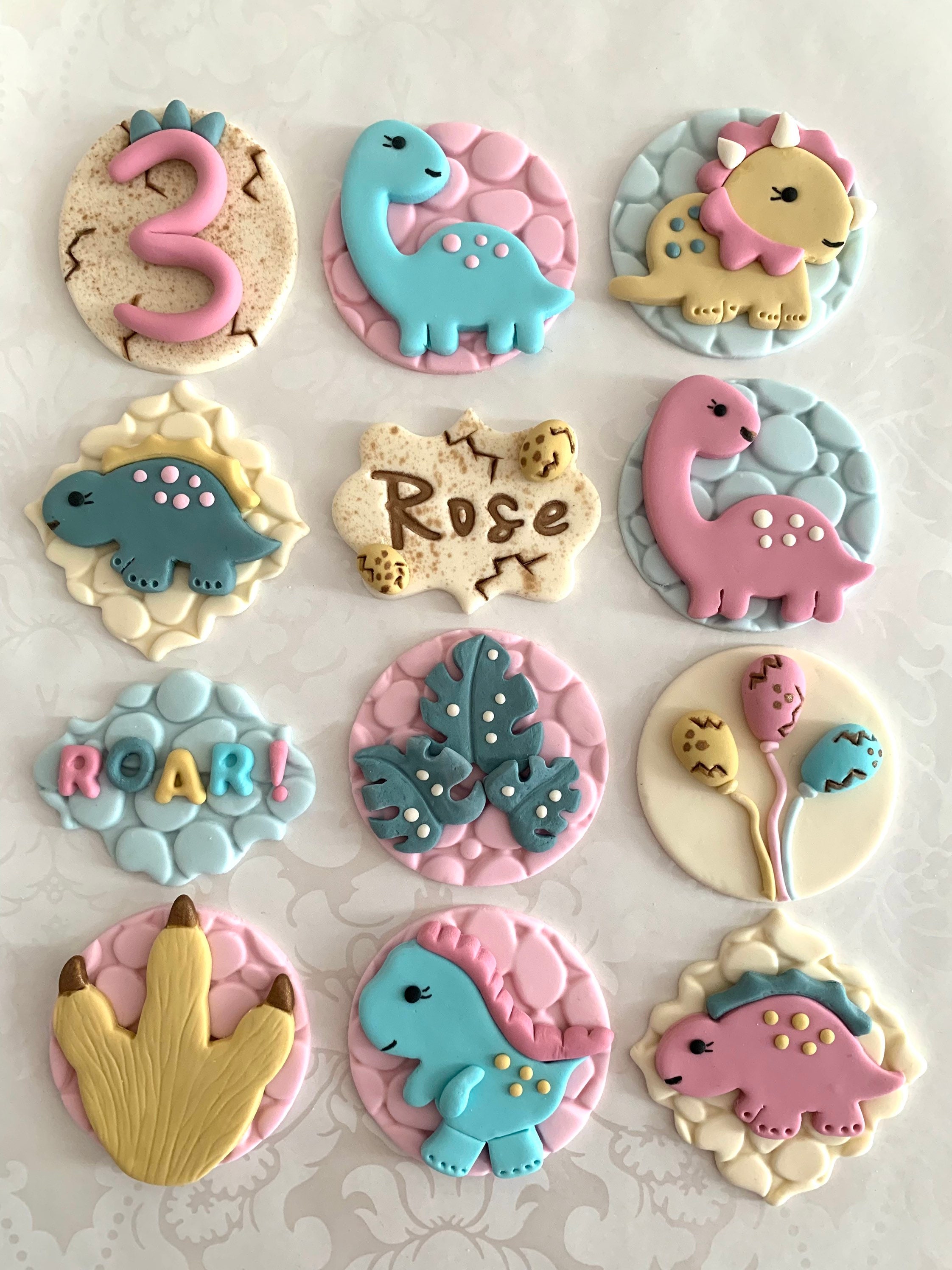 32 Décorations De Cupcakes Dinosaures - 8 Styles, En Carton Et Bois - Pour Anniversaire Enfant