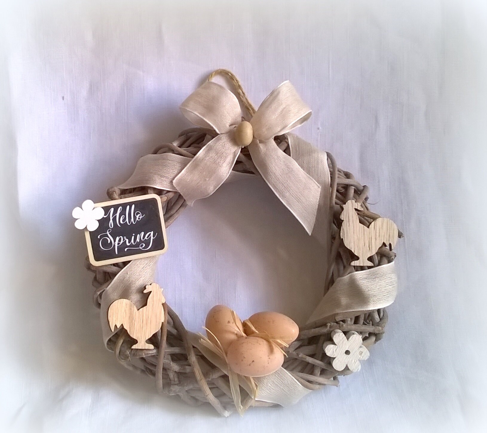 Couronne Pâques Ardoise, Osier Tressé Beige, Décor Beige , Oeufs Rubans et Fleurs, Printemps Pâques,